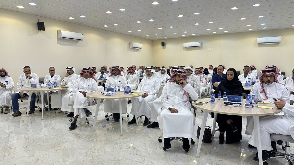 Cluster1_Riyadh's tweet photo. الرئيس التنفيذي لـ #تجمع_الرياض_الصحي_الأول د. صالح التميمي يناقش الأداء النصف سنوي لعام 2024م لمستشفى وادي الدواسر العام ومستشفى السليل العام. https://t.co/ddJVFvzQrN