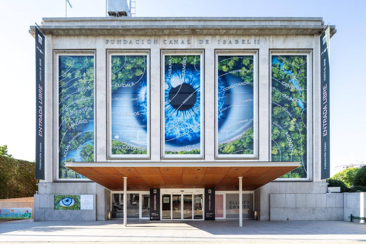 ¿Aún no has visto nuestra fachada vestida de agua y creatividad? Ven a descubrir esta impresionante instalación artística realizada por @PhotoAlquimia con las frases ganadoras del concurso escolar "Siete lemas por el agua". ¡Últimos días!