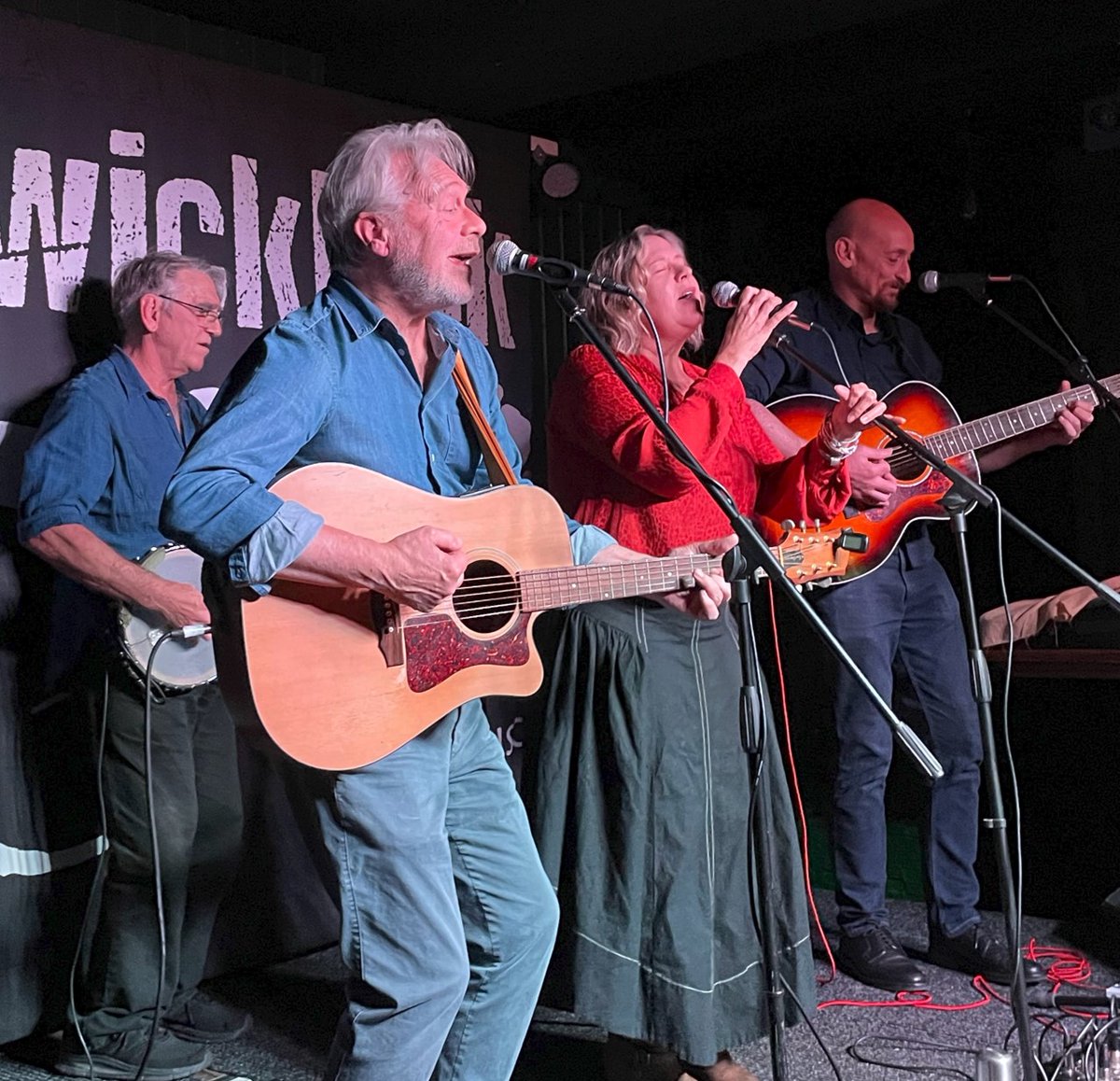 Our first headline act of the season, <a href="/NaomiBedford/">Naomi Bedford</a> &amp; @PaulWSimmonds, were on fine form last night. Many thanks to them, and Scott Smith on banjo and Rich Yeo on 12-string. Good luck with the album, guys!