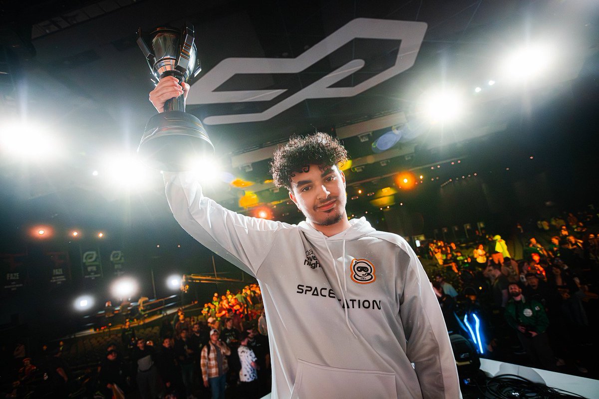 Z10 Vaktor (@vaktortv) on Twitter photo Il faut vraiment qu'on commence ร parler de la masterclass que <a href="/Lqgend_/">OpTic Lqgend</a> est en train de faire ร l'รฉchelle de l'Esport Franรงais.
Premiรจre annรฉe aux US, et il remporte 3 des 4 Majors de la saison. Joueur ร suivre pour les World Championships le mois prochain !
LQGEND - THE FRENCH Il faut vraiment qu'on commence ร parler de la masterclass que <a href="/Lqgend_/">OpTic Lqgend</a> est en train de faire ร l'รฉchelle de l'Esport Franรงais.
Premiรจre annรฉe aux US, et il remporte 3 des 4 Majors de la saison. Joueur ร suivre pour les World Championships le mois prochain !
LQGEND - THE FRENCH