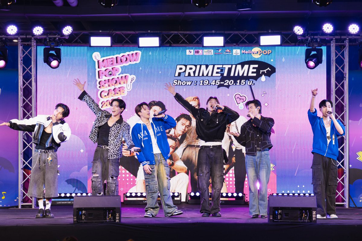 PrimeTimeTH's tweet photo. 📸 เก็บตกภาพงาน #MellowPOPshowcase6

ขอบคุณงาน #MellowPop นะครับให้พวกเราได้มาขึ้นโชว์ที่นี่อีกครั้ง พวกเราดีใจและสนุกมากๆ 

@MellowPOP_TH 

#PRIMETIMEth 
#MellowPOP_HurtintheRain
#MellowPOPshowcase2024 https://t.co/vSTqobF5p6