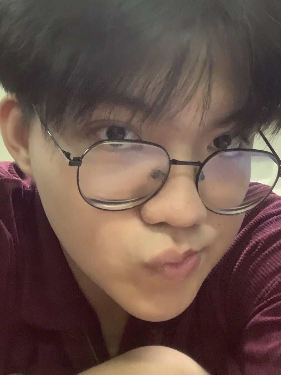 aidreyiee's tweet image. 🤨