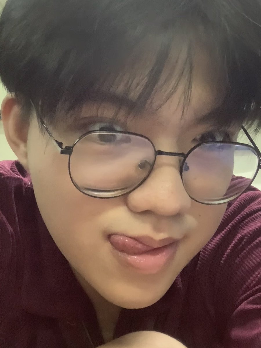 aidreyiee's tweet image. 🤨