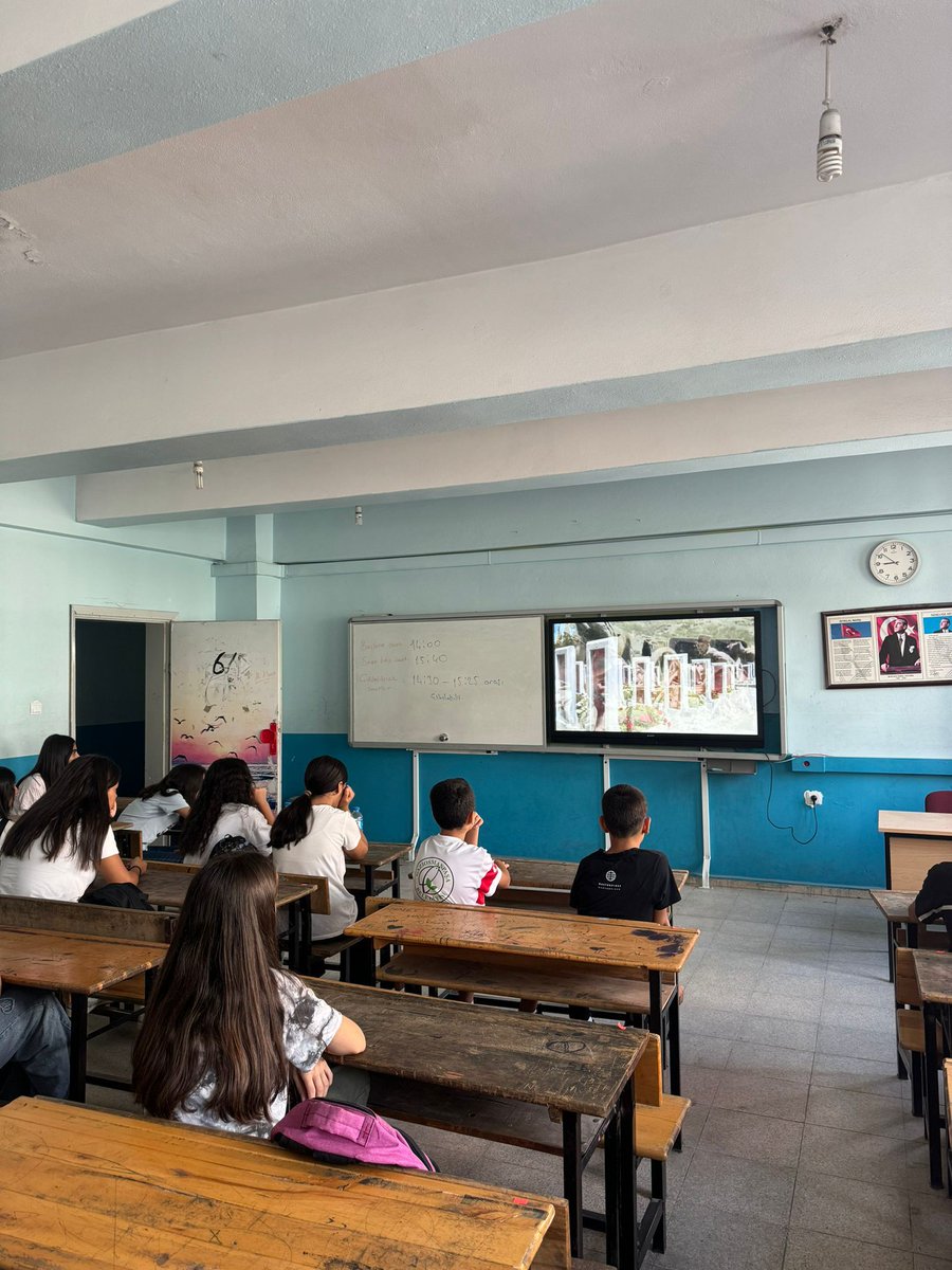 ByknCmhrytoo's tweet photo. Okulumuzda ilk ders "Çanakkale'den Gazze’ye Bağımsızlık Ruhu ve Vatan Sevgisi" adlı video bütün sınıflarımızda öğrencilere izletildi. @mem_siirt @Baykanmem @vahap_gulmez https://t.co/shtufZpnEh