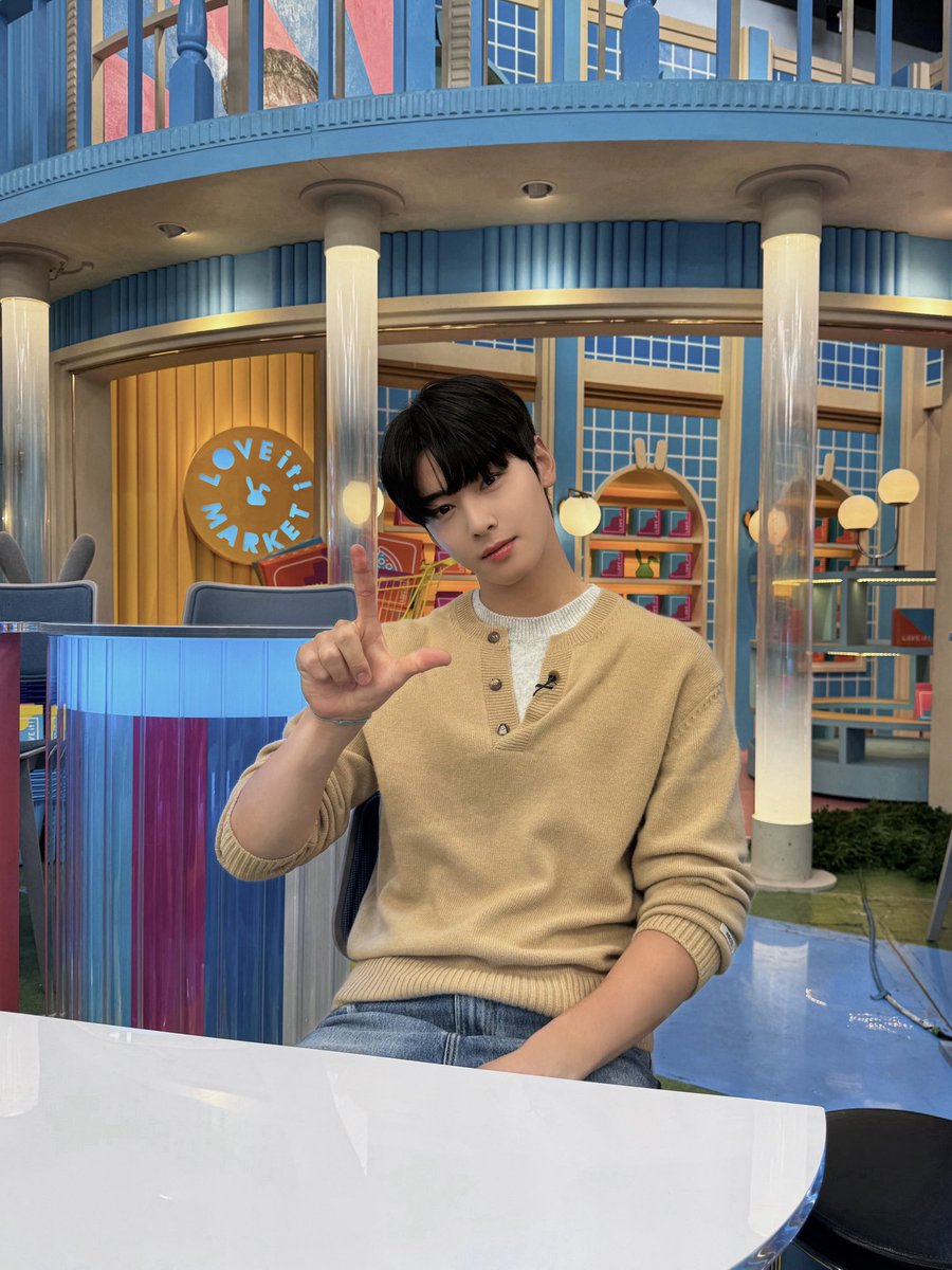jp_offclastro's tweet photo. [📸] 2024.09.09

TBS「#ラヴィット！」
ありがとうございました‼️

初めて日本の番組に生出演したウヌ🐰💜
色んなゲームにチャレンジして楽しんでいましたね🤭

TVerで見逃し配信もあるので
ぜひチェックしてください👀☝️

#チャウヌ #CHAEUNWOO #차은우　#ASTRO #AROHA https://t.co/zPhg4HdoAJ