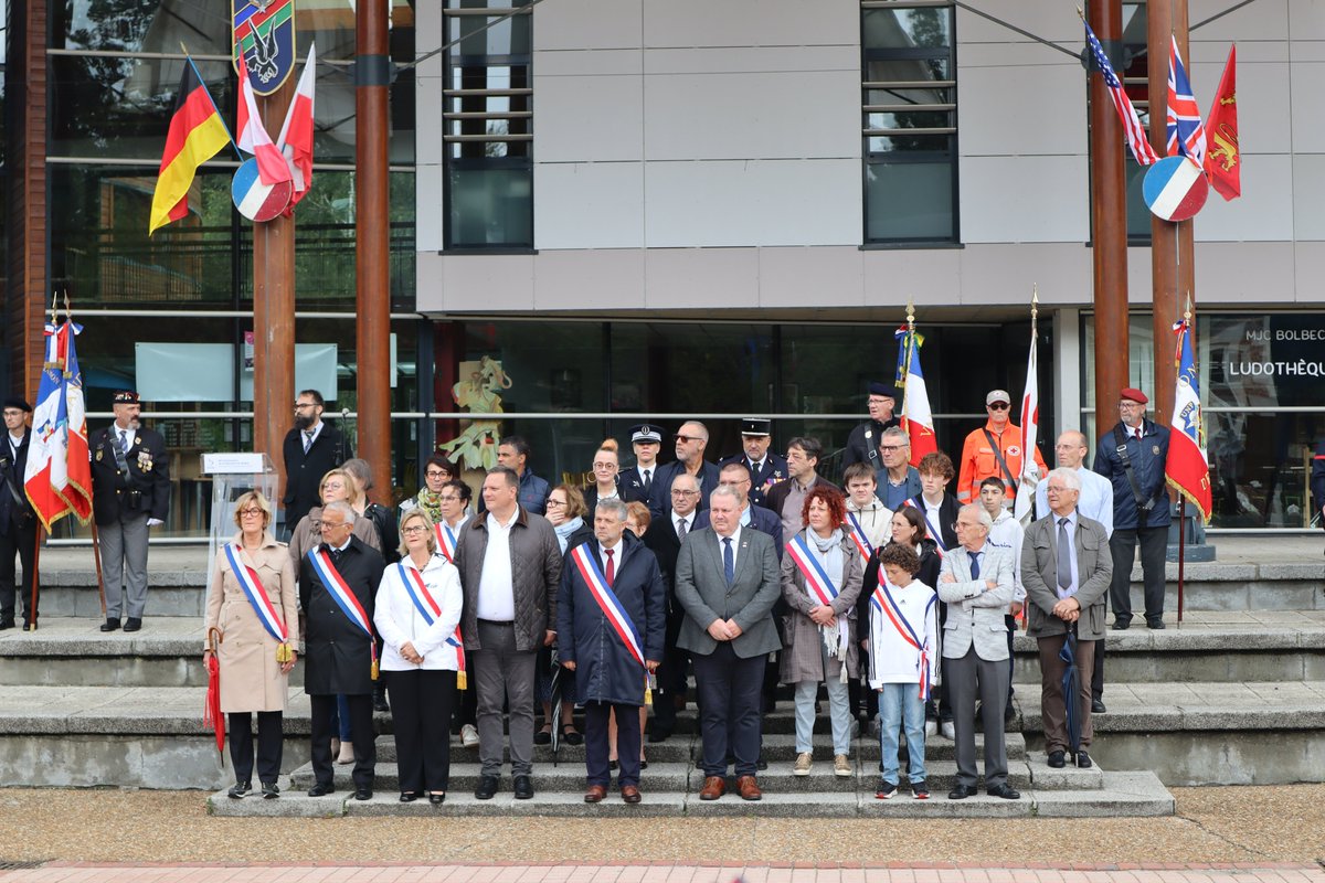 Ce dimanche 8 septembre, BOLBEC fêtait le 80e anniversaire de sa libération intervenue le 31 août 1944.
Des cérémonies commémoratives étaient organisées afin d'honorer celles et ceux Morts pour la France et pour notre Liberté.