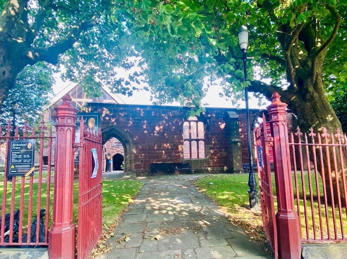 Williamson Art Gallery & Birkenhead Priory tweet media