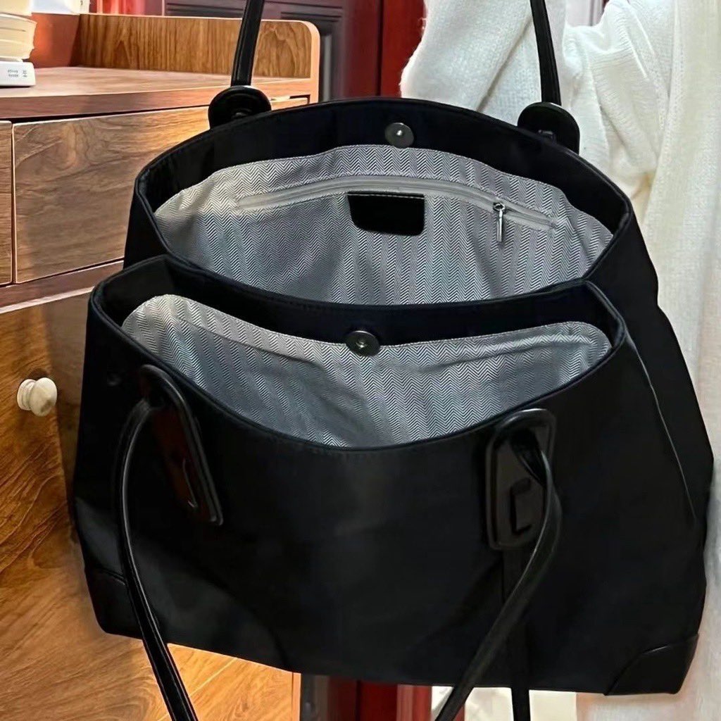 Xzsuny's tweet photo. Totebag cantik, muat lumayan banyak 🫶🏻 https://t.co/J4gJhExdFJ
