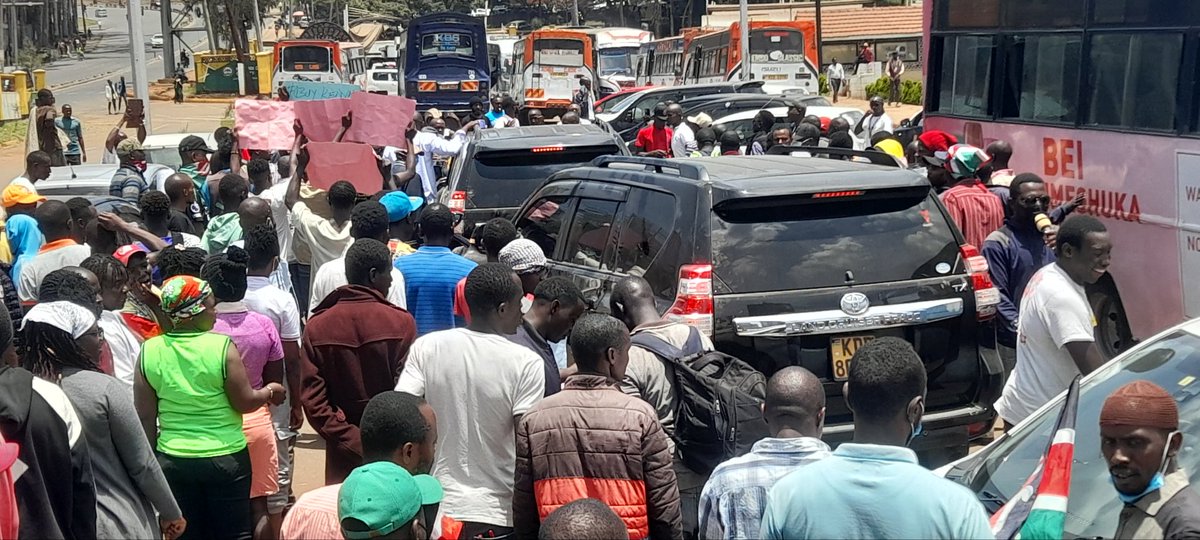 Solo_xcite's tweet photo. ORGANISATION OF ONLINE DRIVER'S @ORGANISATIONOF4 staged DEMO'S due to oppression by @uber_kenya @boltapp @farasKenya assembly at GREEN PARK NAIROBI https://t.co/A8d8QxtZq1