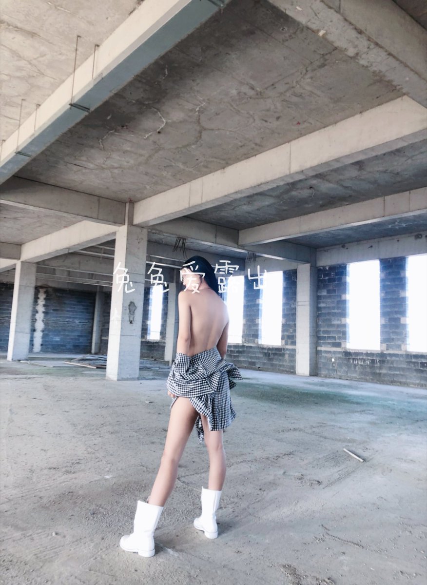 烂尾工地里偷偷露出一下，虽然是烂尾但是还是有好多工人在干活呢，也不知道看没看到我 https://t.co/8JqYm0pGjn