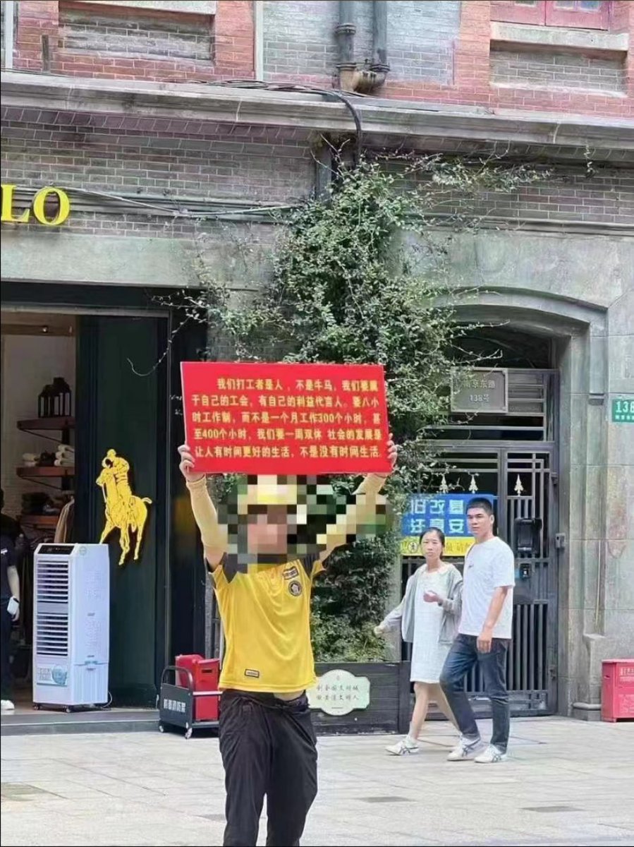 Meituan delivery worker in Shanghai: "Us workers are people, we aren't beasts of burden. We want our own union, our own representatives. We want an 8 hour work day, not 300 or even 400 hours a month. We want two days of rest...