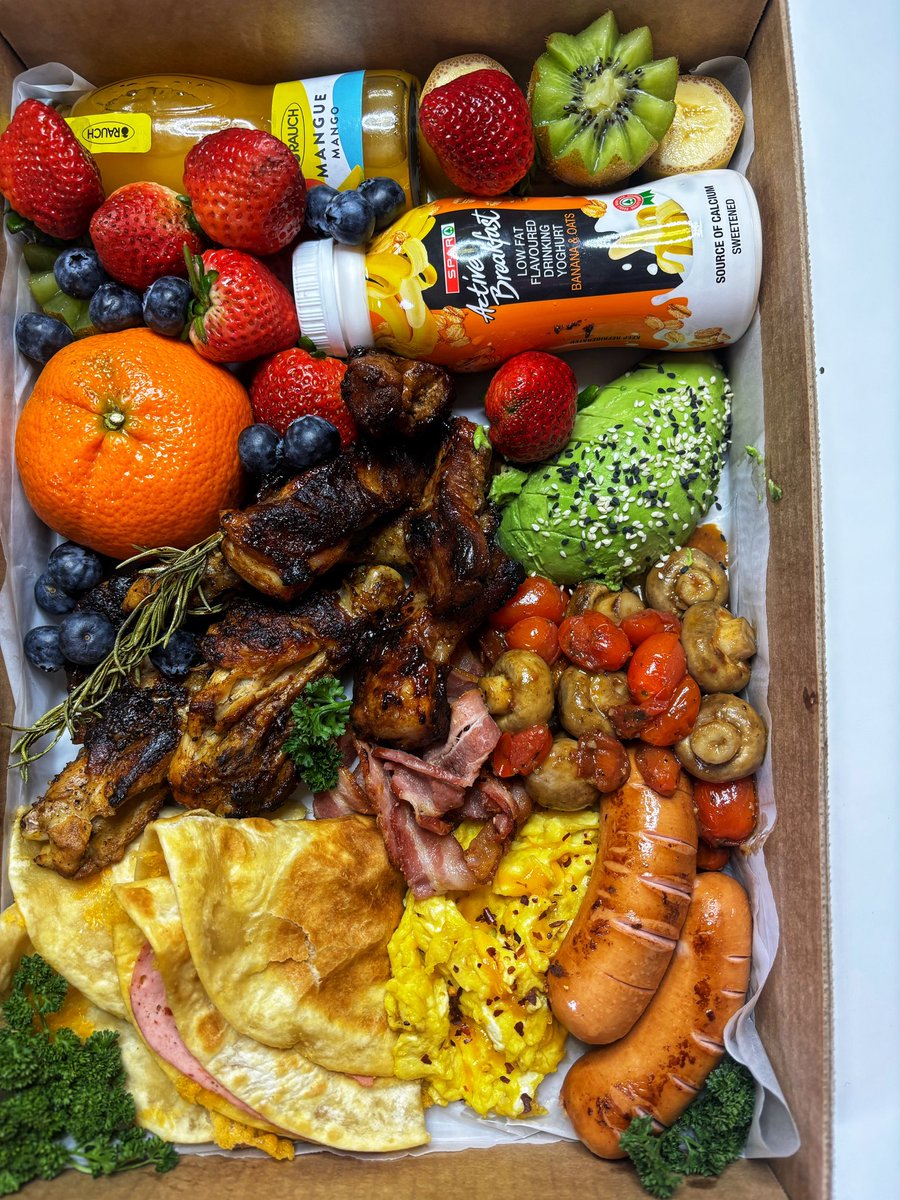 MsBunny's tweet photo. Brunching with love and all the yummiest bites! 🥐☕️ a Box full of hugs and tasty moments to make your loved ones day sweeter. 💌
A little rough around the edges, but should I bring back the Loveboxes? 😉💕🌸
#LoveBox #breakfast #brunch #LoveinABox https://t.co/TXyU6f5mhg