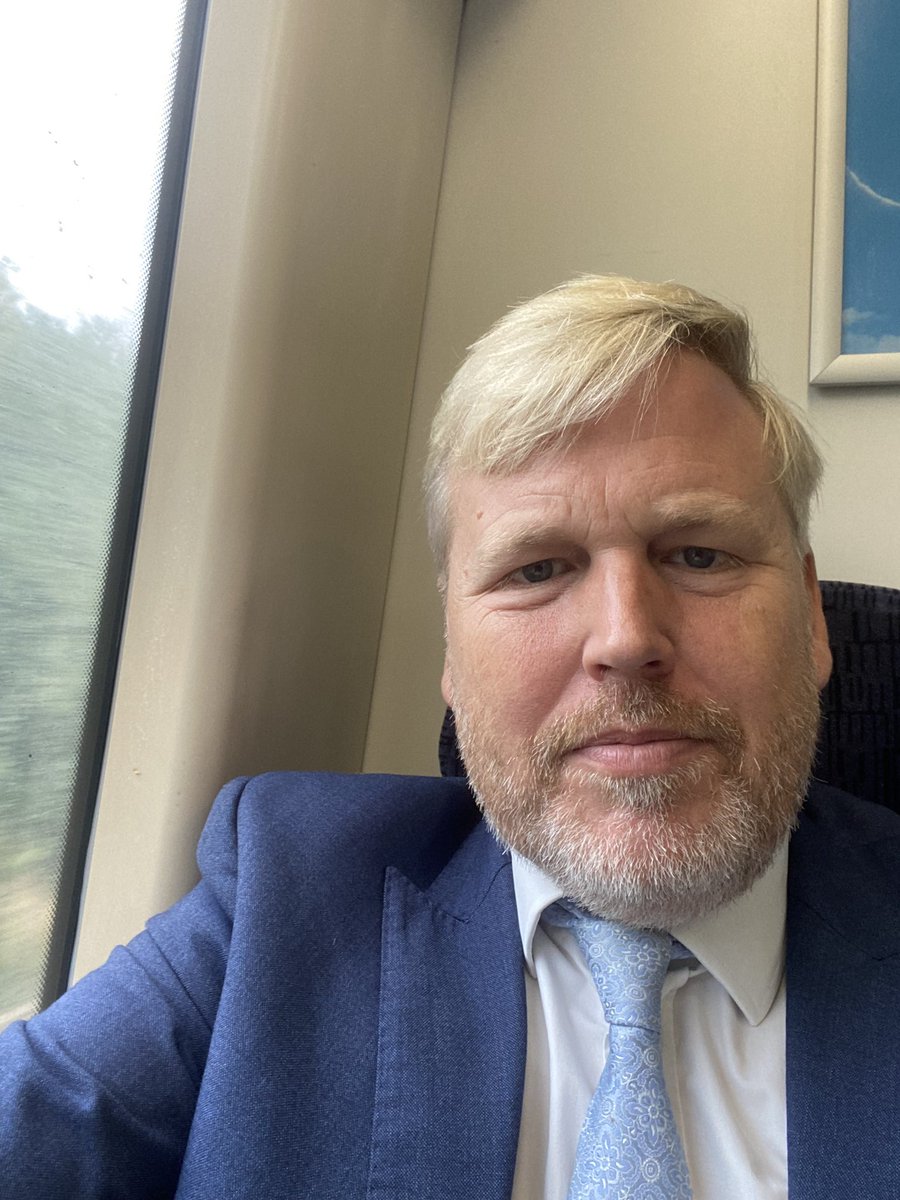 Hectic day ahead, off to #london to meet an offered candidate for lunch, possible meet with an old and new client #bursar, spend some quality time with Mr Steve Simms and invited to the nicest man in IT’s retirement dinner! Lovely to be out and about! 🚶
