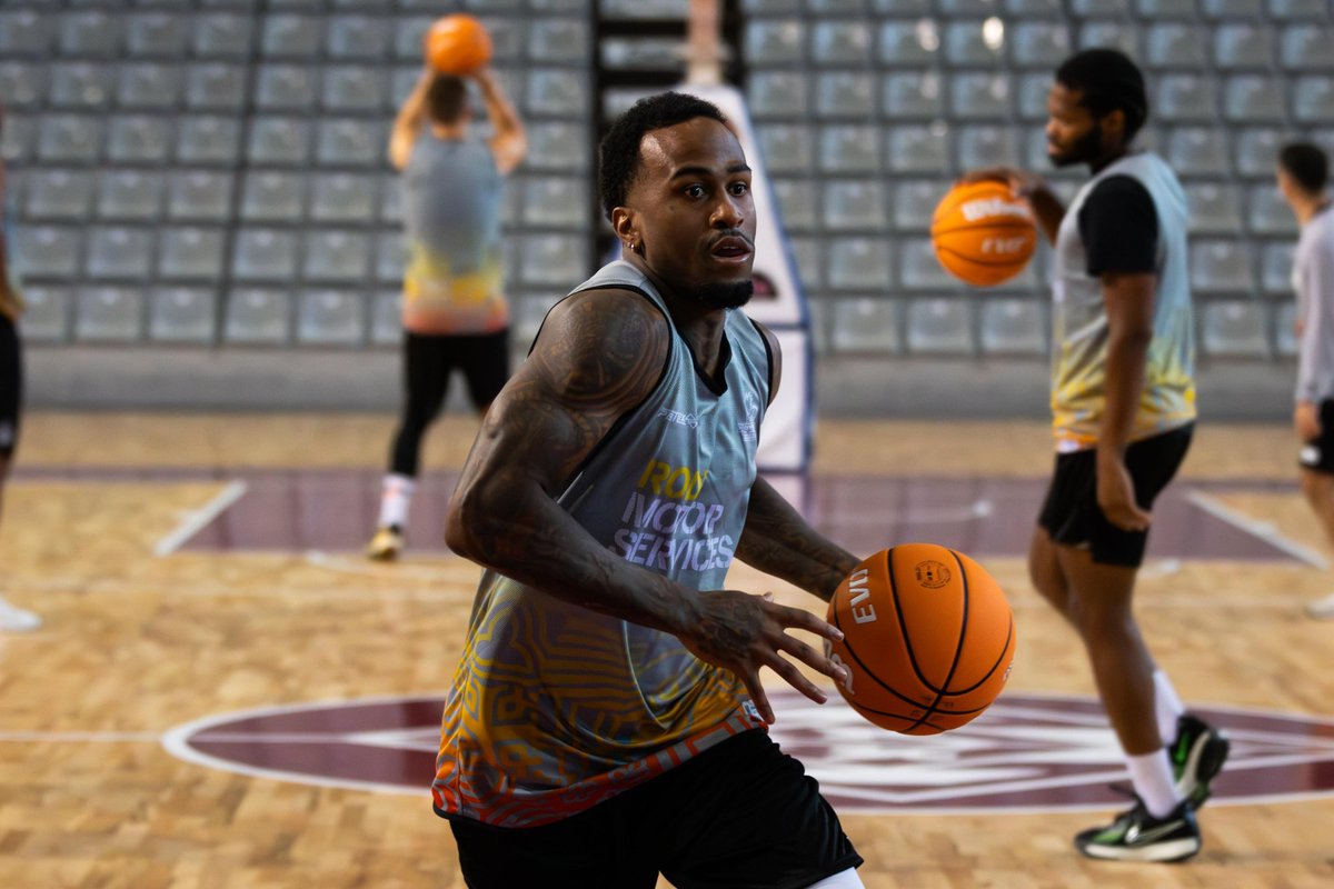 flleida's tweet photo. Bona manera de començar la setmana.
👋🏻 DEE BOST ja entrena amb l’equip.
#LleidaÉsACB #HioposLleida #Lleida #LigaEndesa https://t.co/WXi5VlThRG