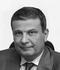 30 ألف جنيه ثمن الحياة؟!

الحقيقة أن العمال دول راحوا ضحية الإهمال اللي بيدفعوا ثمنه البسطاء. بدل ما يبقى فيه إجراءات حقيقية لتحسين ظروف العمل وحماية العمال، بنرجع لنفس السيناريو المكرر: حادث، تعويض، وكلمتين تعزية.
للأسف، شهداء لقمة العيش دايماً بيتسعّروا بأرقام بتتكتب على الورق