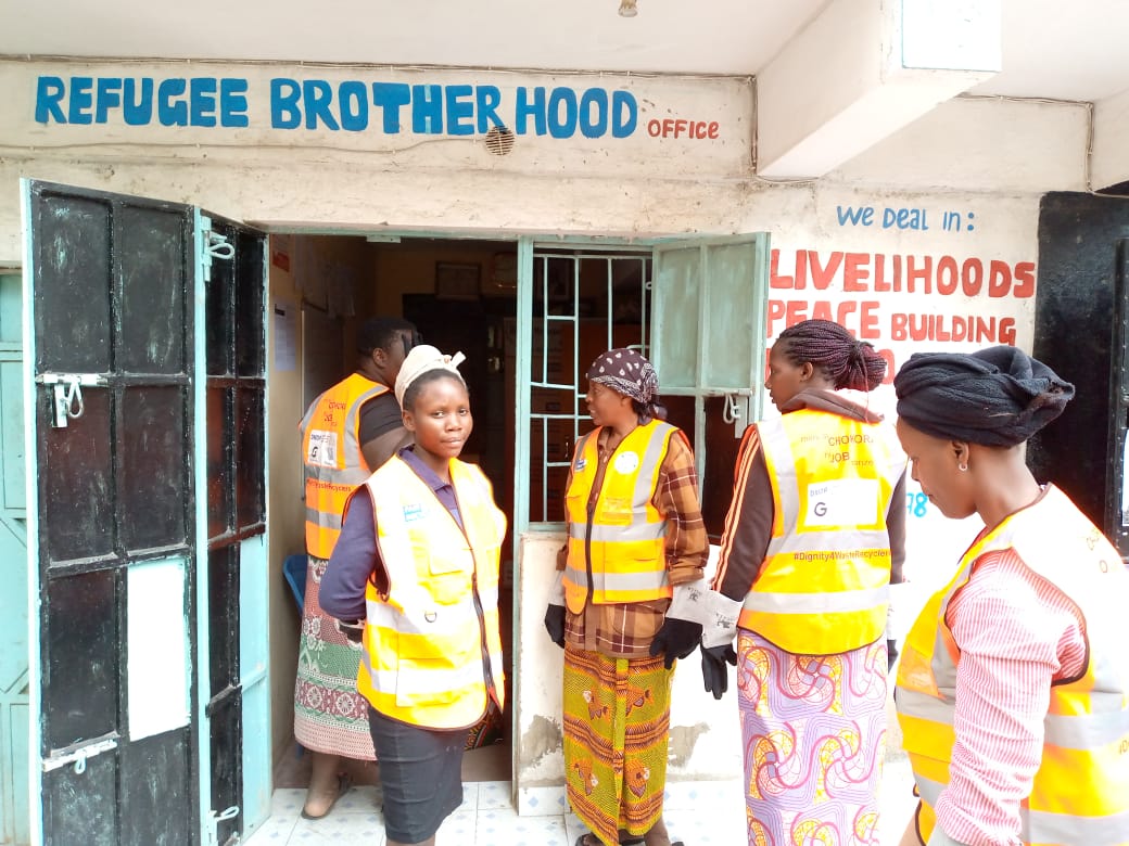 br_refugee's tweet photo. We extend our heartfelt gratitude to the @drckenya for their ongoing support of our waste pickers. Their provision of reflectors and gloves has significantly improved the safety and efficiency of our efforts in #WasteManagement and #PlasticWasteCollection. https://t.co/FpKdKNJ10h