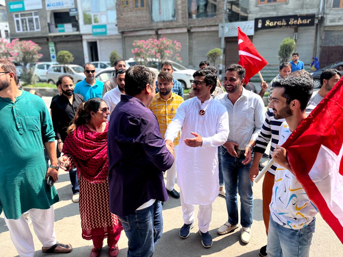 ahsanpardesi's tweet image. On going campaign trail for assembly election in Lal chowk Constituency
#Ikhrajpora 
#publicoutreach 
#committedtoserve
#committedtowin
#halhehalhai
#missionzamanathzabdh