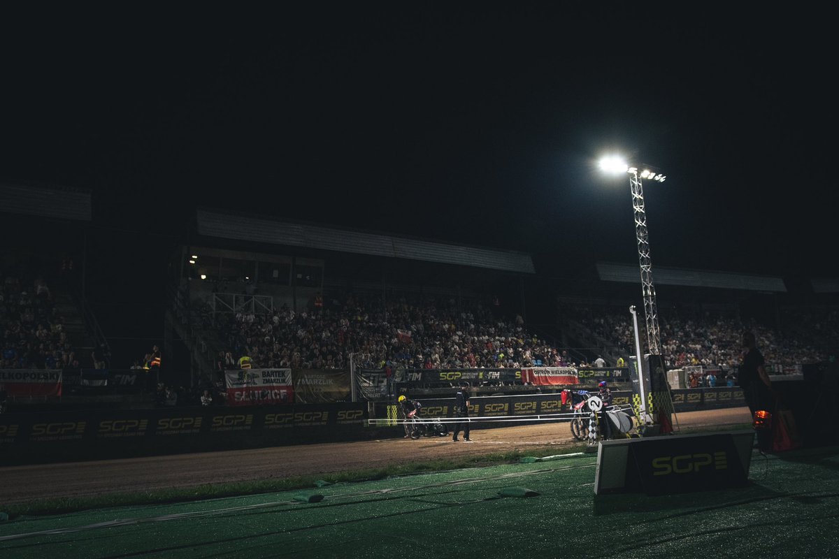 poziom oświetlenia stadionu w Rydze, niekoloryzowane 🌚📷 #LatvianSGP