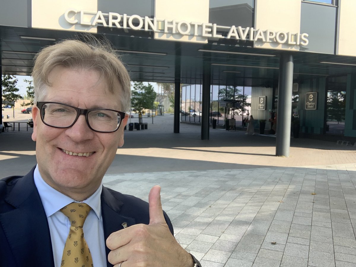 Kehonkieltä optiikan alan ammattilaisten koulutuspäivien lopuksi @ Clarion Hotel Aviapolis