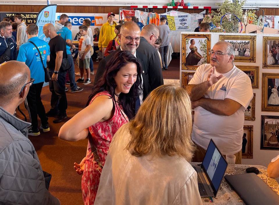 EtampesC's tweet photo. Le Forum des #associations était riche en talents et en émotions ! Bravo à nos champions, à qui nous avons remis une série de médailles. Merci à tous les bénévoles pour votre accueil, vos soutiens, et vos attentes pour l’#Etampes de demain. Nous tacherons d’y répondre !
#Essonne https://t.co/51F5e6ziSf