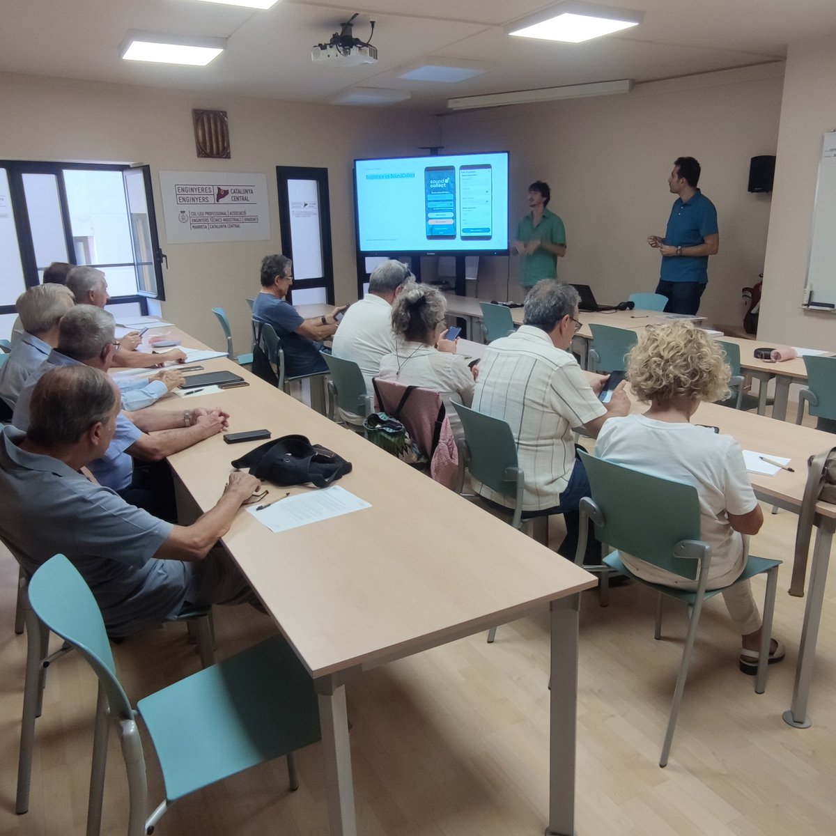 Edu_Puig's tweet photo. 1a sessió de la prova pilot de l'app @sound_collect #SONSCAT amb el col.lectiu d'enginyers de @cetimcatcentral a Manresa. Avui fem la xerrada conceptual i la setmana vinent farem la passejada sonora #cienciaciutadana #soundwalk @accioclimatica @icrsl @Science4Change https://t.co/heryt5byTB