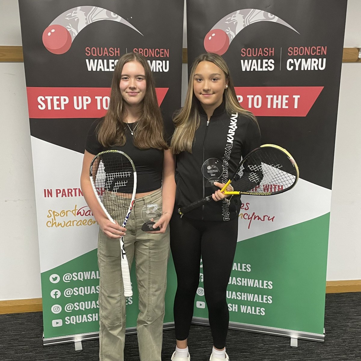 It was a real family affair at the Welsh Junior Squash Open!

🥇🥇🥈for the Breach sisters
🥇🥈 for the Broadbridge siblings
🥇🥇for the Hales sisters
🥉for Owen Hendricks vs his twin brother!

Read our round-up ⬇️⬇️

europeansquash.com/welsh-junior-s…

#EuroSquash