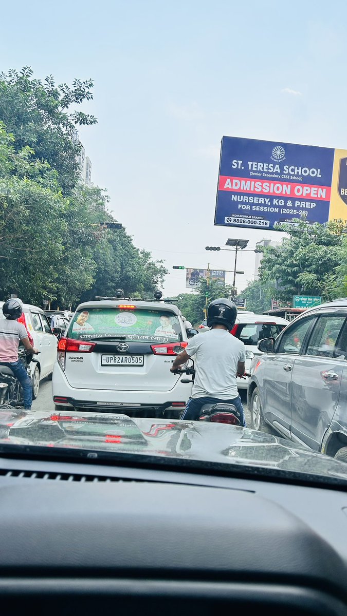 Racksrocks88's tweet photo. @noidatraffic NEAR SEC 62 ARE THEY ALLOWED FOR RASH DRIVING AND POLICE SIREN https://t.co/DV8mJX5gsD
