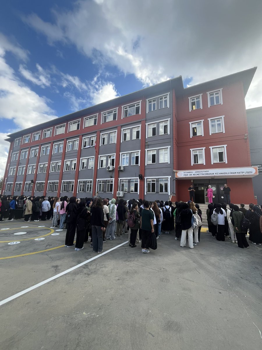 Sayın Okul Müdürümüz Abdülhamit DÖNMEZ ‘ in konuşmasının ardından ilk ders zili çaldı ve yeni döneme başladık.2024-2025 eğitim öğretim yılının tüm öğretmenlerimize , öğrencilerimize ve velilerimize hayırlı olmasını dileriz ✨
<a href="/ARNAVUTKOYMEM/">Arnavutköy İlçe Millî Eğitim Müdürlüğü</a> <a href="/ist_mem_din/">İstanbul MEM Din Öğretimi</a>