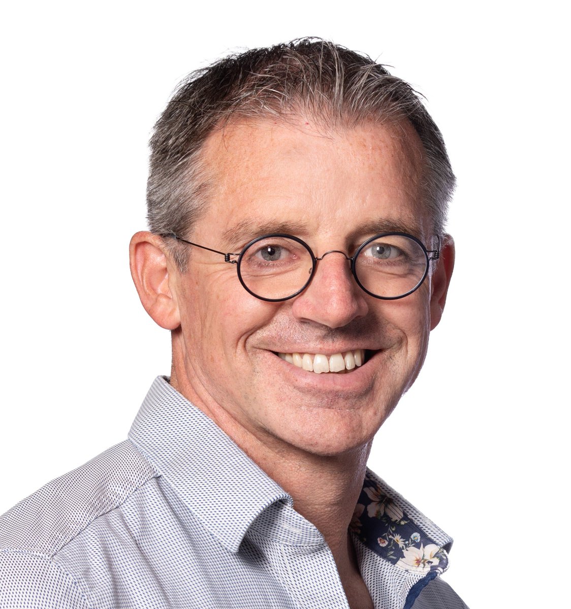 "Robots zijn de toekomst", zegt Erik Pekkeriet, programmamanager Vision + Robotics bij <a href="/WUR/">Wageningen U&R</a>
Hij presenteert zijn toekomstvisie op het NAO-Netherlands seminar <a href="/PotatoEurope/">PotatoEurope</a> in Frankrijk. Download ons engelstalige e-book: hubs.ly/Q02P2wWB0
 <a href="/WUR/">Wageningen U&R</a> #NAO-Netherlands-Pavilion