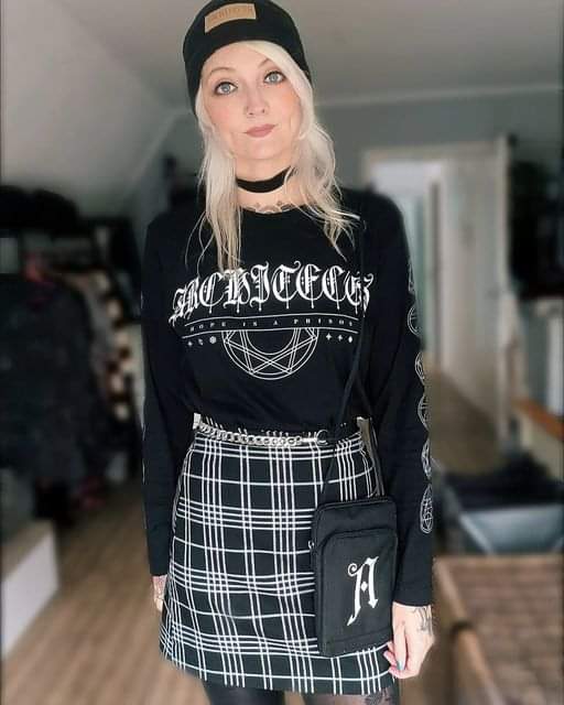 🤘 Grab NEW Autumn Merch🤘

Autumn is just around the corner and are you looking to add some fitting new pieces to your merch collection? For example, how about this ARCHITECTS long sleeve or a new beanie?

Shop: ▶️ imperi.cn/merch

Credit: ___j.a.c.k.s.o.n___ (Instagram)