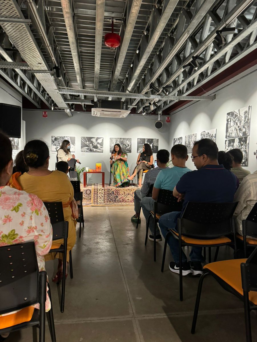 HarperCollins tweet media