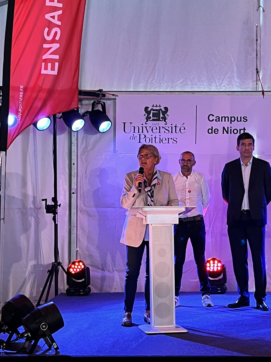 virginie_laval's tweet image. 🚀Très heureuse de lancer l’inauguration de l’#ENSAR, la nouvelle école d’ingénieur en sciences du #risque et de la #donnée de l’@UnivPoitiers.
👐Bienvenue aux étudiants pionniers.
👏Bravo aux collègues et aux partenaires impliqués dans cette ouverture.