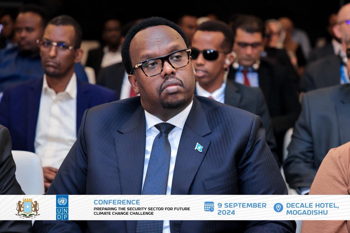 AdenSenior's tweet photo. H.E.@SalahJama, officially opened the Security and Climate Change Conference in Mogadishu.The meeting,which is being arranged by the Office of National Security in cooperation with the UNDP,MoECC,&amp; MoIS, aims to discuss the growing dangers to national security as well as CC. https://t.co/Dro2jMW4XE