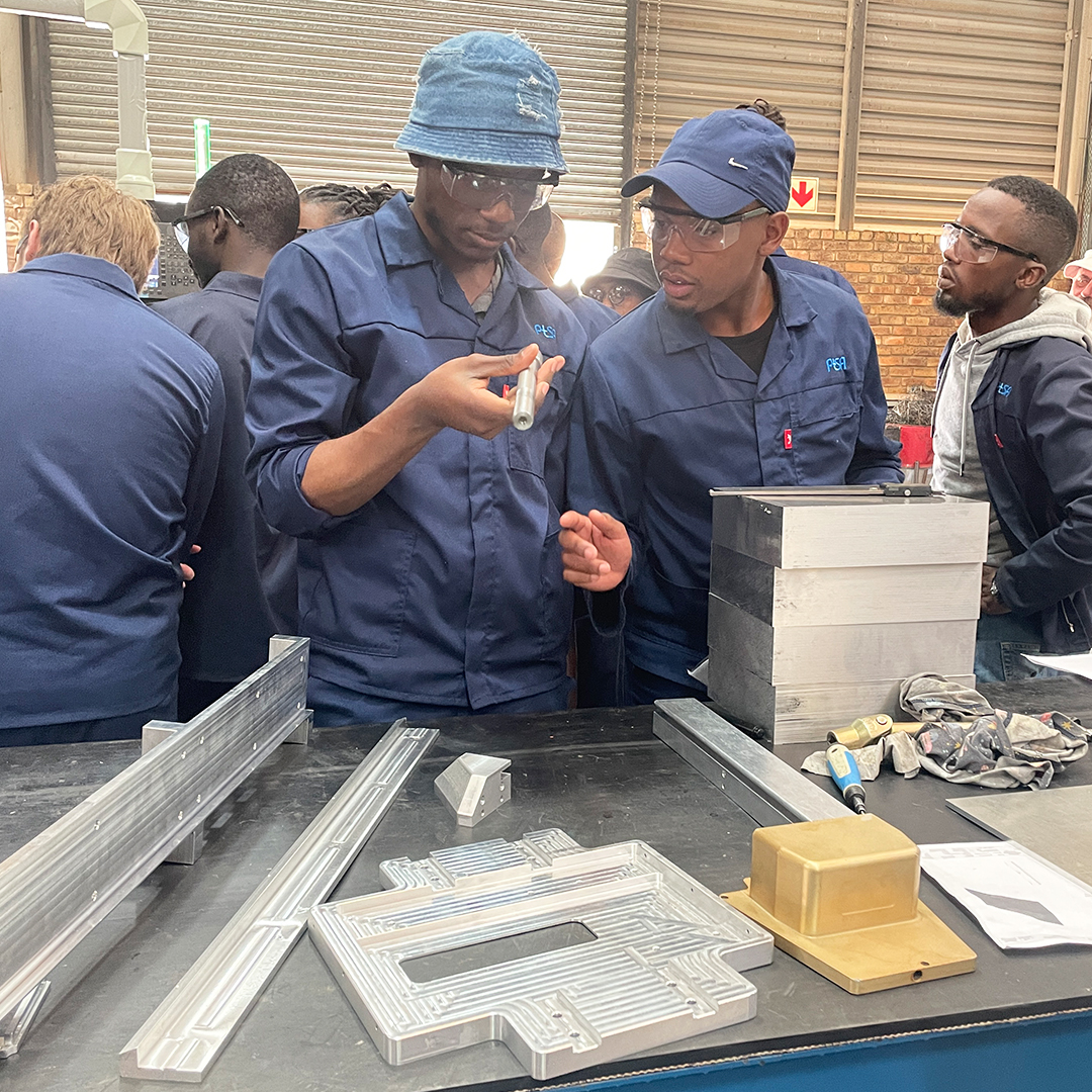 DirectechGroup's tweet photo. A huge thank you to the talented students from PtSA for visiting our Directech headquarters last Friday! 

Stay tuned for more highlights!

#Directech #PtSA #Toolmaking #IndustrialAutomation #EngineeringEducation #FutureInnovators  #SkillsDevelopment #Manufacturing https://t.co/DLXeHvw3YC