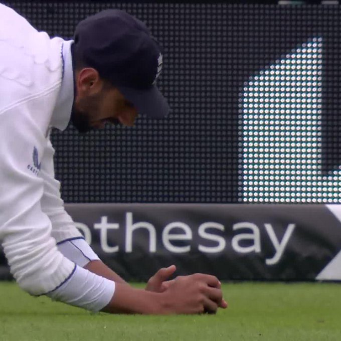 WHAT. A. CATCH!   Take a bow, Shoaib Bashir 😱 📹 Credits: Twitter/englandcricket