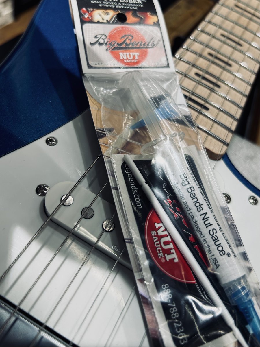 GrandeyJungle's tweet photo. 【チューニングが安定するゾ】

・塗りやすい！
・出しやすい！
・少量でしっかり効果を発揮してくれる！
・ふき取りブラシが付いてくる！

👇詳しくはこちら
https://t.co/0x1tgntTE1

#NutSauce #BigBends 
#イケベ楽器 #イケシブ https://t.co/XG9FQ3q2DP