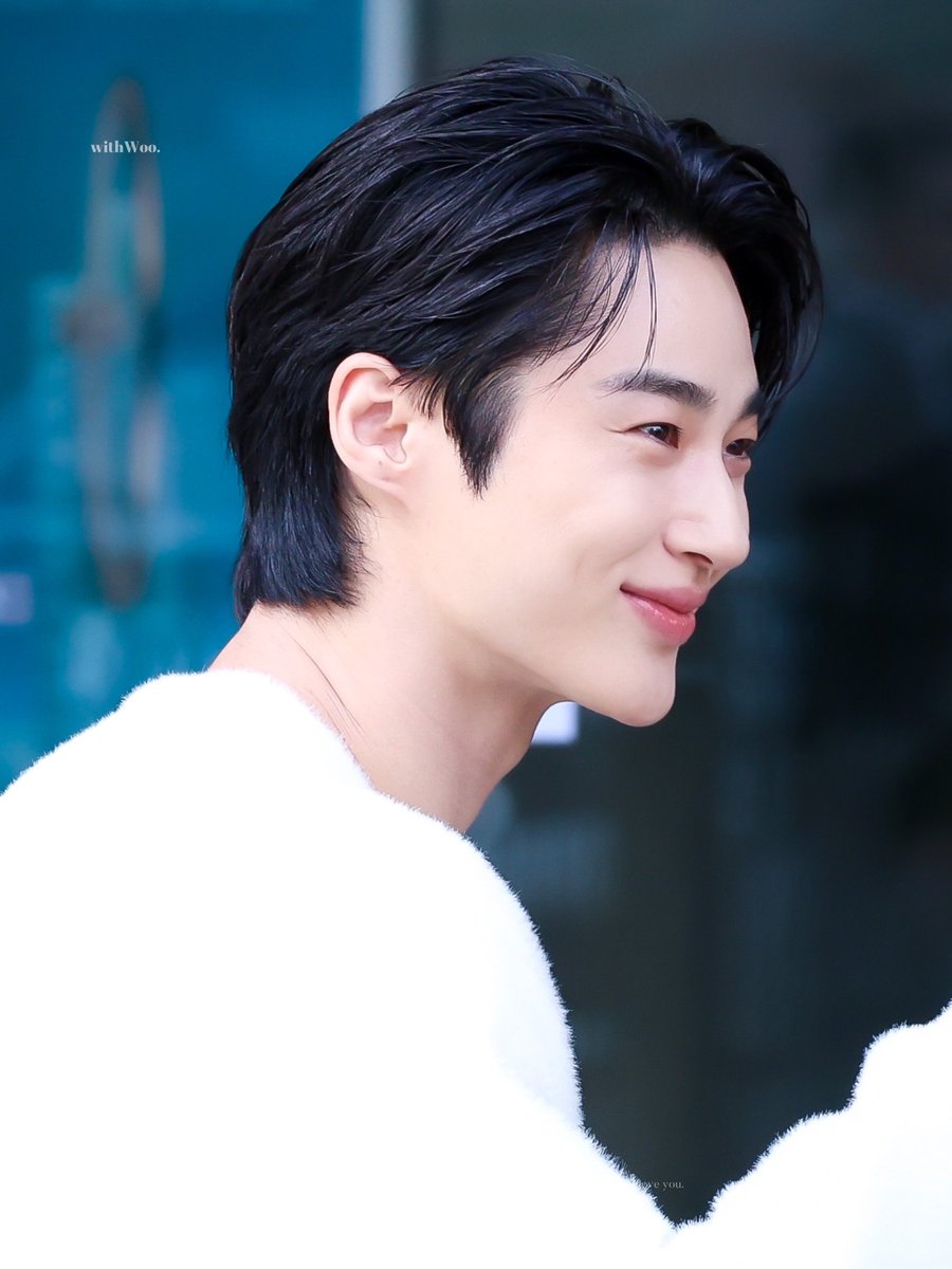 240909 크리니크 HQ
천사가 왜 여기에…🤍

#변우석 #ByeonWooSeok