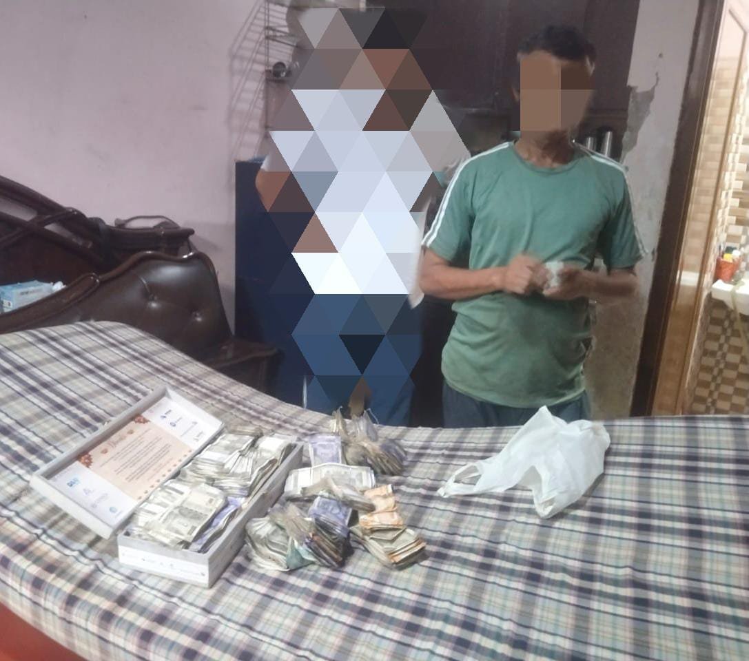 गुड़गांव: पुलिस ने एक मकान से बरामद किया 09 लाख 30 हजार रुपये
-पुलिस मान रही चुनाव में अवैध रूप में प्रयोग होने के लिए लाई गई रकम 
-निजी कंपनी में गार्ड कि नौकरी करने है युवक जिसके कमरे से बरामद हुए रुपये 
-पुलिस ने नगदी सील कर इनकम टैक्स विभाग को लिखा पत्र

<a href="/NBTDilli/">NBT Dilli</a>