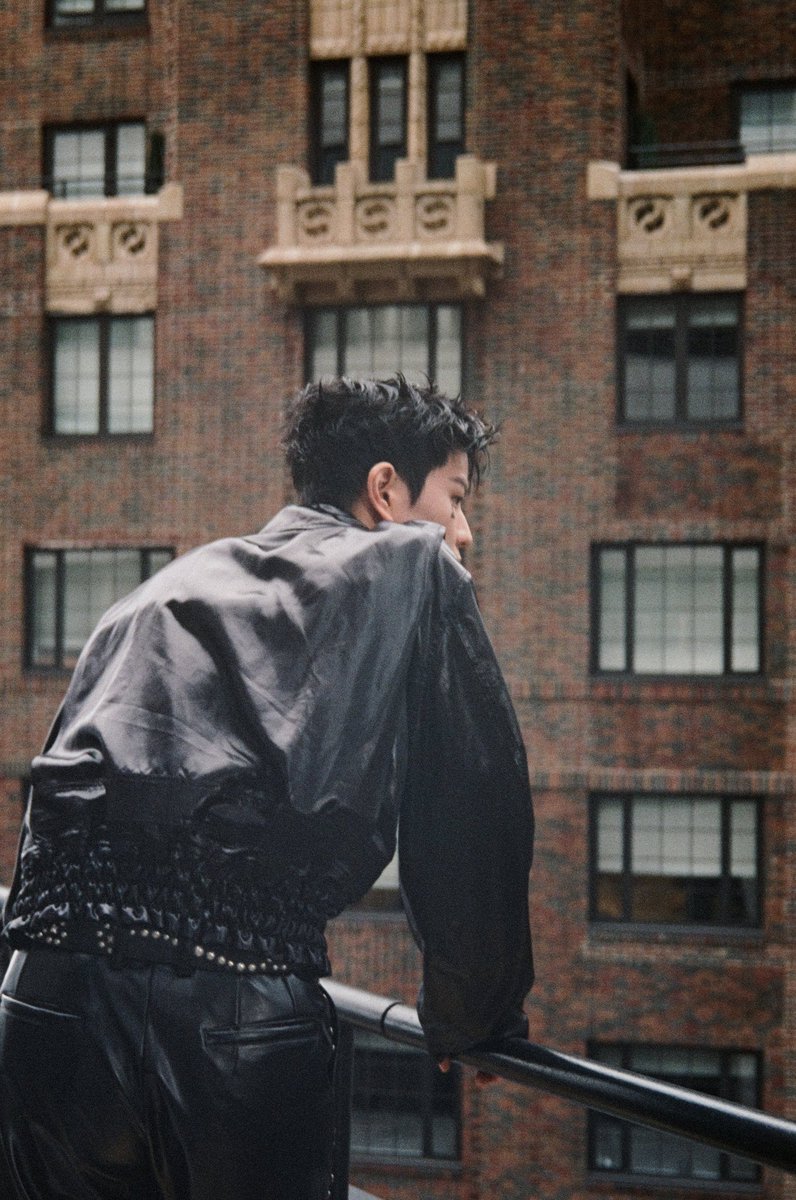 mindisky22's tweet image. I actually tripped seeing these. Don't walk and scroll, people. Kim Seungmin with those shoulders and short hair is a safety hazard.