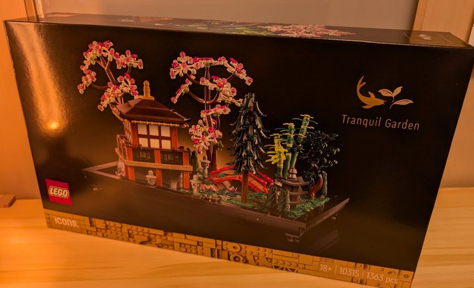 最近インテリア欲が急に高まりすぎてて、超久しぶりにLEGO買っちゃった LEGO子どものころからめちゃ好きで、最近の大人向けのシリーズ欲しいと思ってたんよな https://t.co/e3QkBFlg<a href="/tag/%E3%82%B7%E3%83%A3%E3%83%8B%E3%83%9E%E3%82%B9"class="tags"><span>#シャニマス</span></a><a href="/tag/%E8%81%96%E8%B9%9F%E6%A1%9C%E3%83%B6%E4%B8%98"class="tags"><span>#聖蹟桜ヶ丘</span></a>