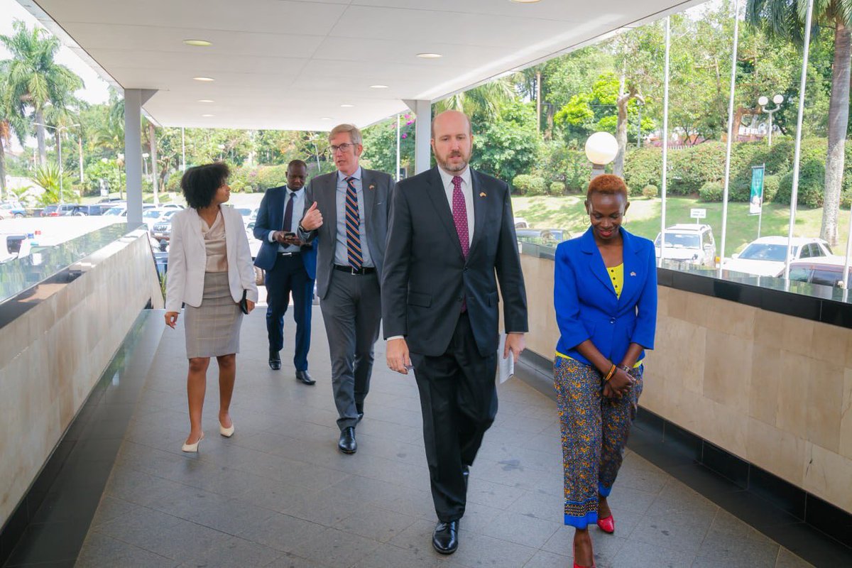 AmChamUganda's tweet photo. The @USAmbUganda, H.E. William W. Popp, and @USAID’s Amy Beeler being welcomed by our GM, @EveZalwango for the 2nd AmCham Ambassadorial Breakfast at @KampalaSheraton.

8 AmCham members attended the Breakfast to discuss key issues affecting the Banking &amp; Fintech sector

#AmChamUg https://t.co/DVbyjENZj6