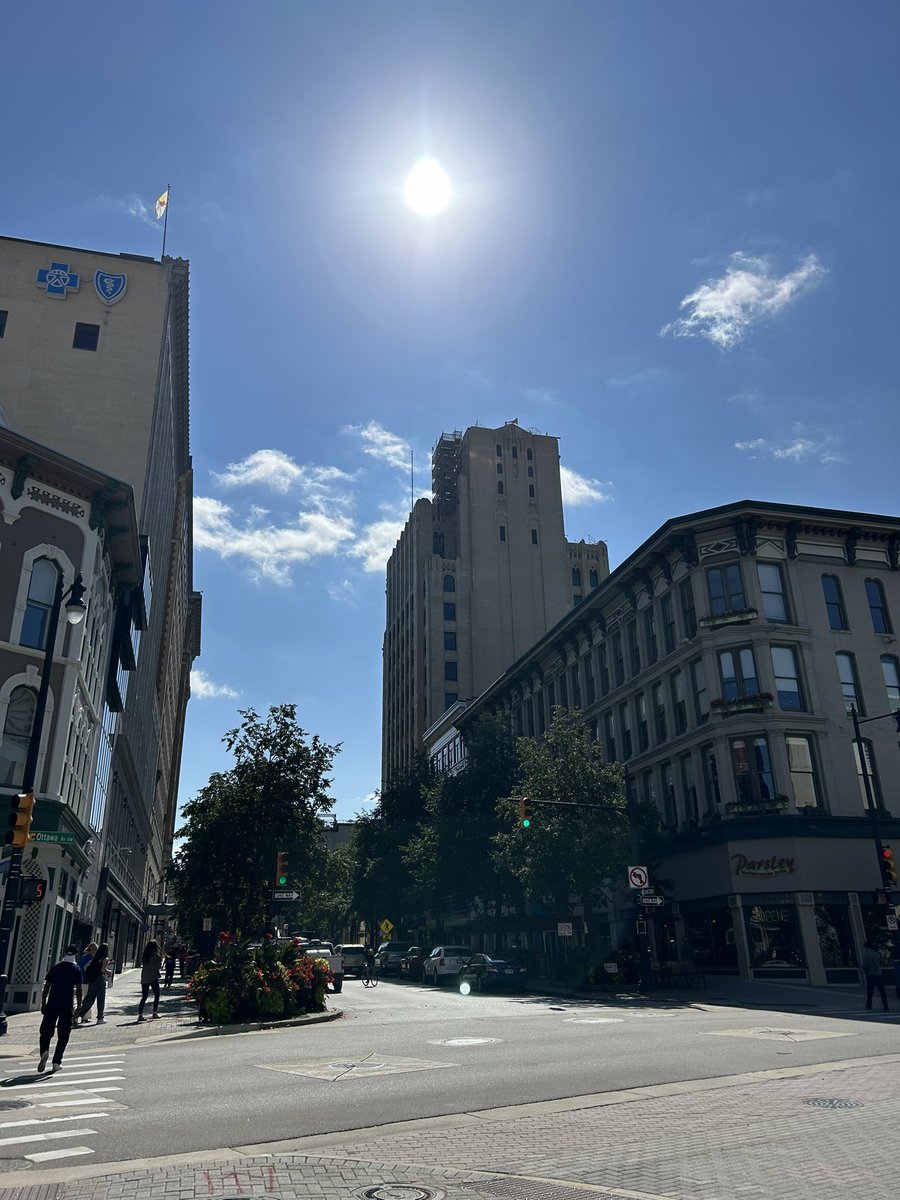 JeshuaTLauka's tweet image. Downtown Grand Rapids is a lovely place. 

Excited for @ArtPrize and #TechWeekGR