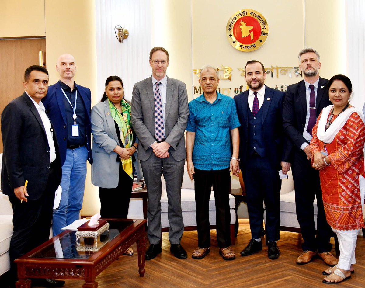 stefanliller's tweet image. Today several @UNinBangladesh agencies met jointly with the Advisor to the Ministry of Home Affairs to discuss #police reform/transformation, the response to the recent #floods and the situation of the #Rohingya in 🇧🇩.