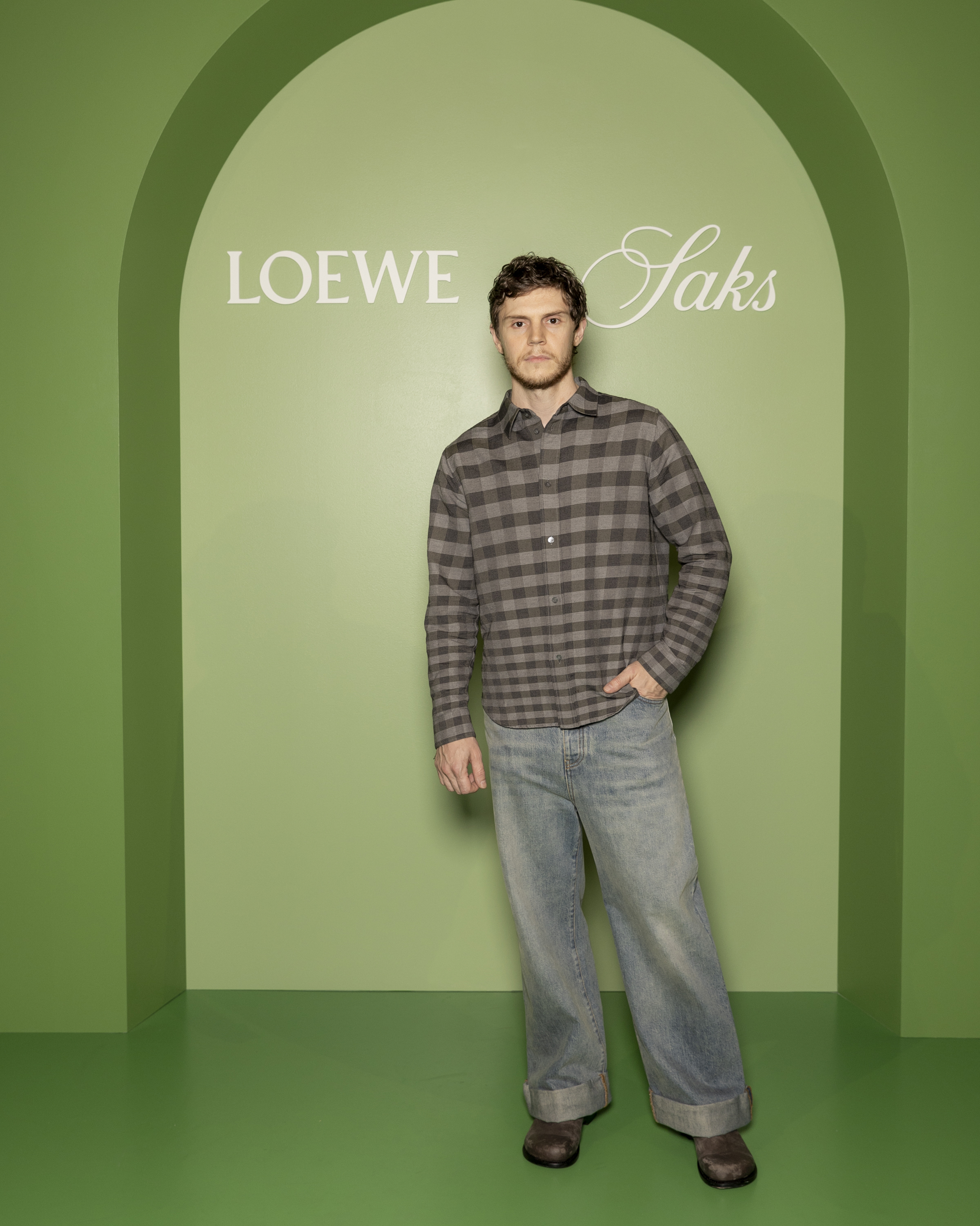 LOEWE on X Evan Peters and RealMegRyan in LOEWE to celebrate our Saks Fifth Avenue takeover in New York. Evan Peters Styling Wendi Nicole Ferreira LOEWE https t xr4xo6ZxLV X