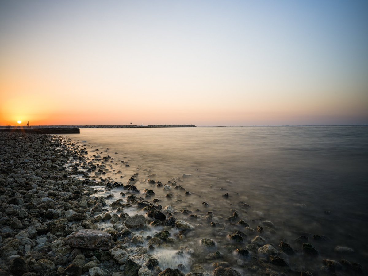 mqaibel's tweet photo. When photography transcends into art. 🖼️ 
Just got my dream photography camera the #hasselblad x2d. I went to the beach to capture the #sunset. 

More art will follow stay tuned 😎❤️ https://t.co/NOHP1ZaT15