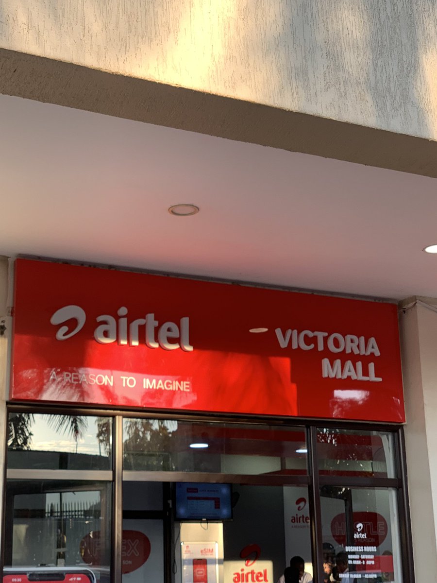 kweziApollo's tweet photo. @Airtel_Ug @Airtel_Ug  I have just visited your shop at Victoria mall and they are said they do not have these Mifi’s neither do they know about this offer. What they have is for 100k and no free data https://t.co/THLWyXtiTZ
