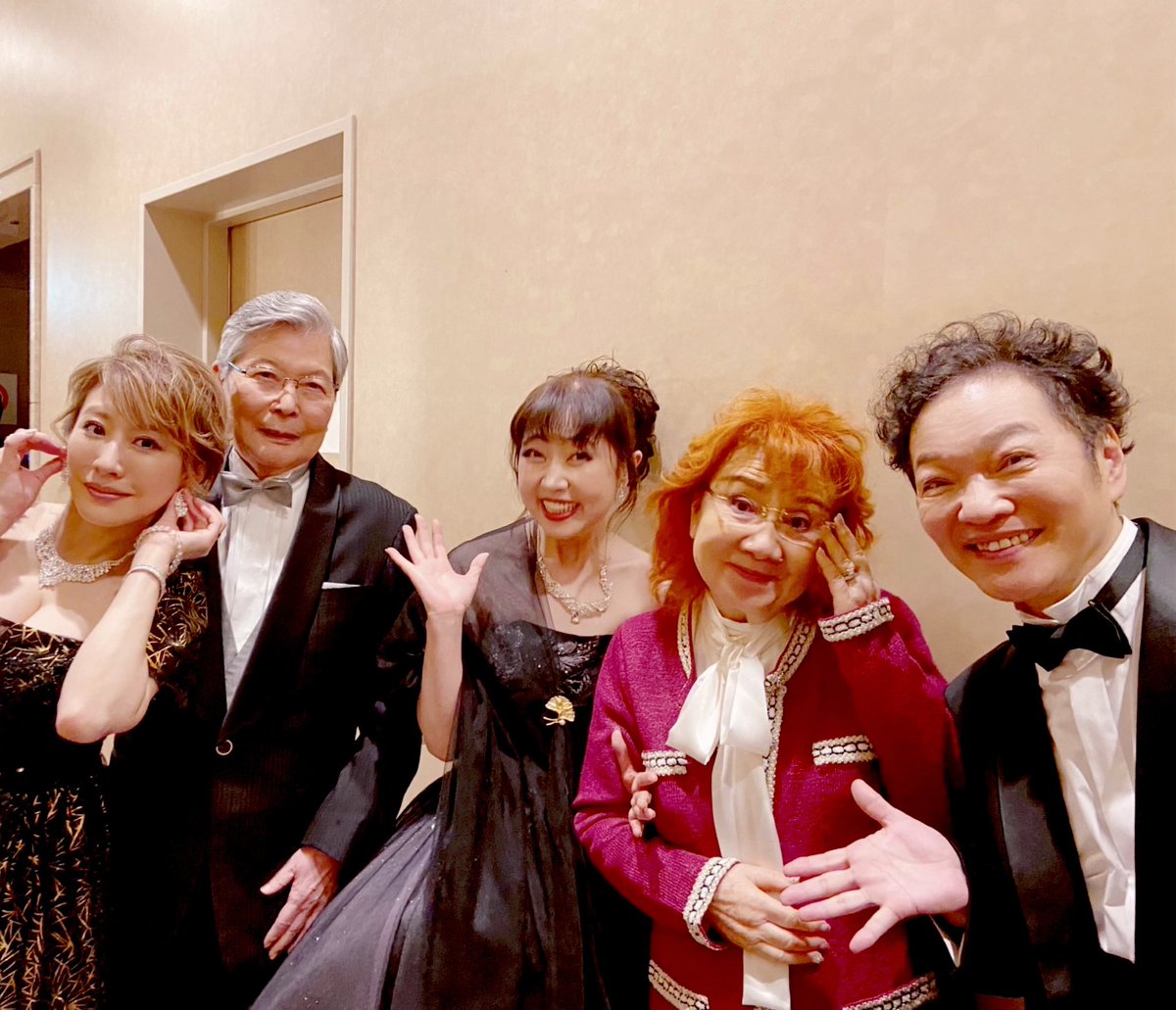 romiansaran's tweet photo. こりゃ家宝だ〜
という写真。

羽佐間道夫さん
野沢雅子さん
安達忍さん
林原めぐみさん
山口勝平さん
たちと…

先輩は偉大だぁあああああ‼️

あ

山路和弘さん

私の旦那さんも♡ https://t.co/WZC6tbUKsw