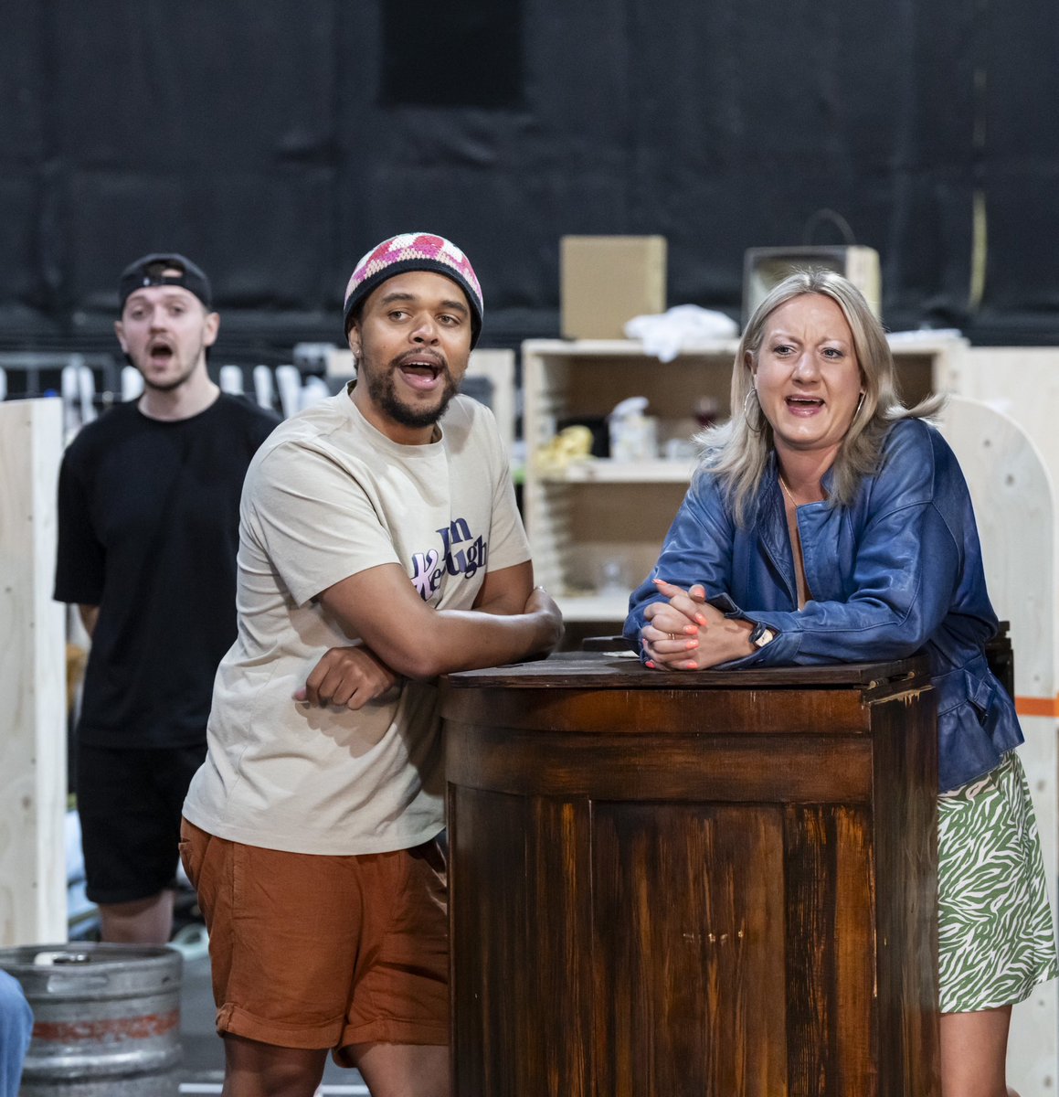 OFAHMusical's tweet image. Bonjour plonkers! #OFAHMusical rehearsals are in full swing! Here’s your first look at our PUKKA cast in action! 🍻

Sound cushty? Book now at onlyfoolsonstage.com 🚖