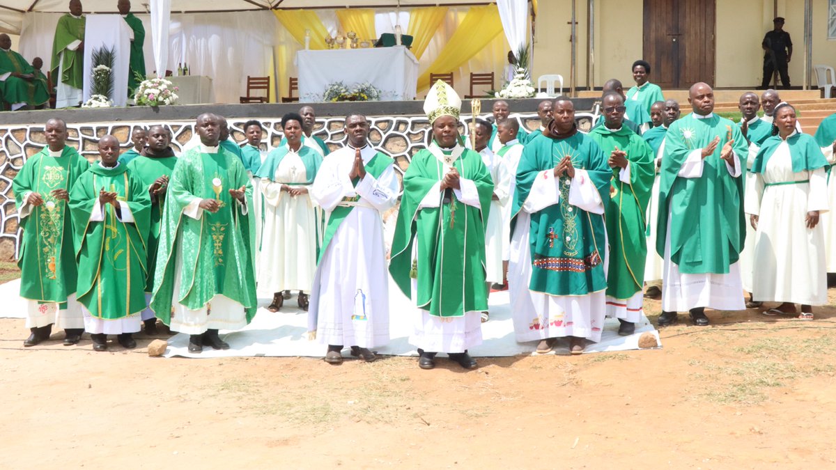 kansiimeonesmu2's tweet image. AMDA Caravan to Rushooka in Ntungamo.
Growing together in Faith.

The recently concluded Archdiocese of Mbarara Development Association's (AMDA - An association of Catholics from Mbarara Archdiocese who work and live in Kampala, Wakiso, Entebbe, Mpigi and Mukono) @AMDAUganda…