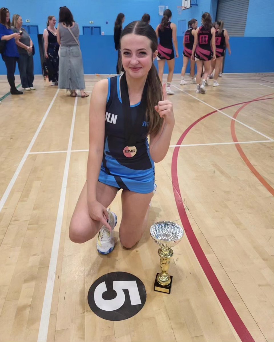 ENGSportsUK1's tweet photo. DEBATE🗣

After witnessing the unbelievable skill of shots from as far as 16ft away over the weekend, why is netball so hesitant to introduce extra points for shots further away?

Comment below⬇️

#longbombs https://t.co/QnniKtDFxS